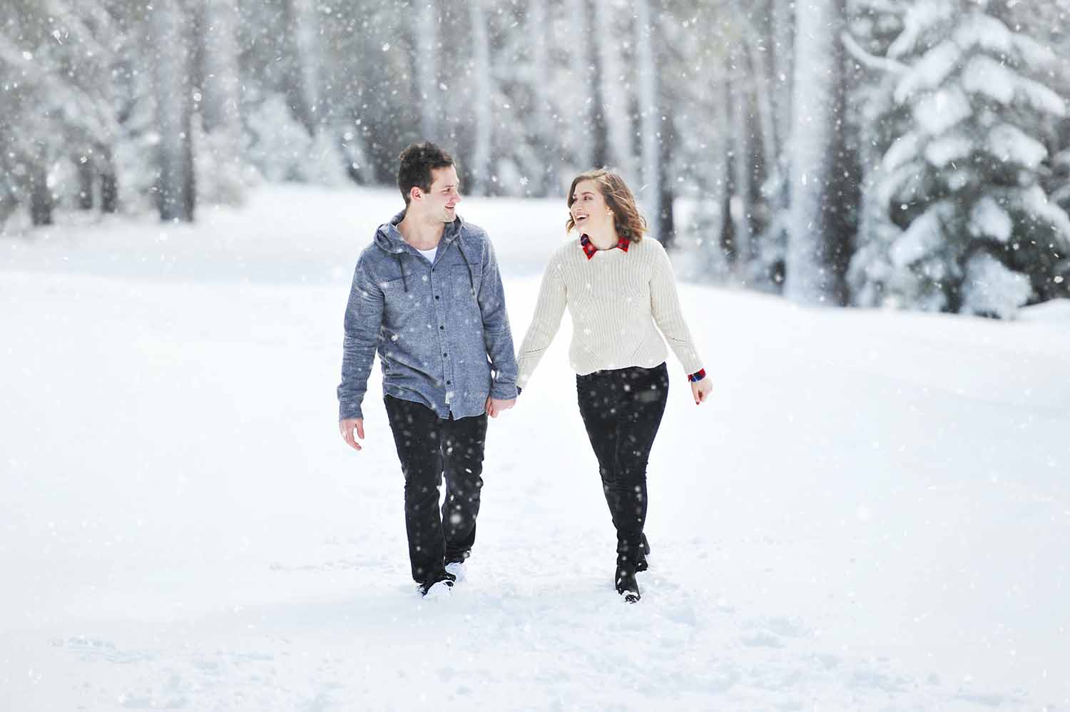 Couple moving in the snow